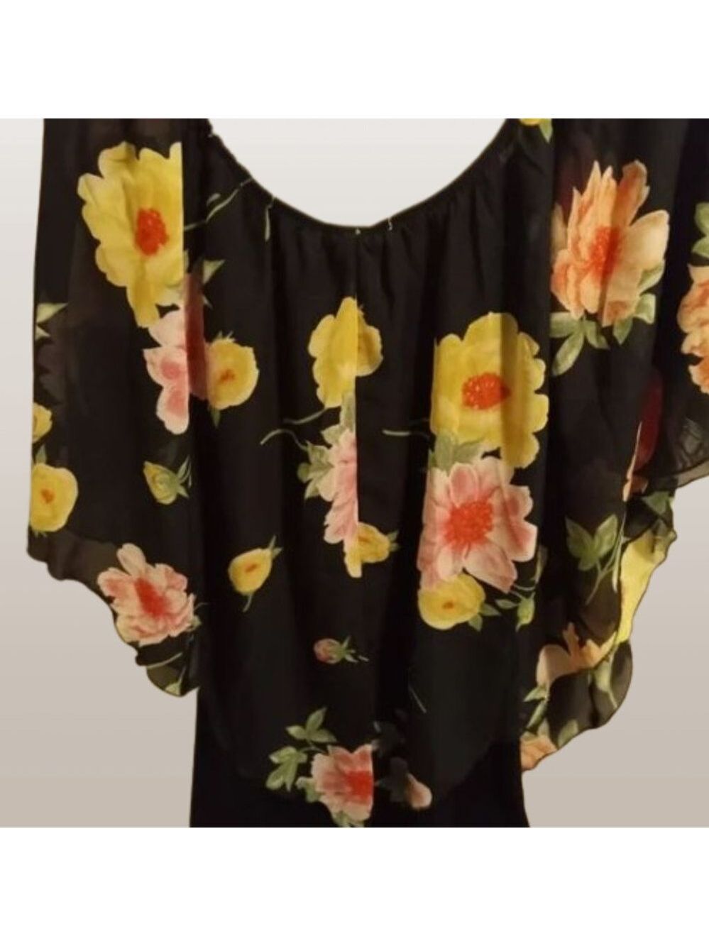 NWOT Black Floral Blouse Top Size 1x. Women's‎ Fashion